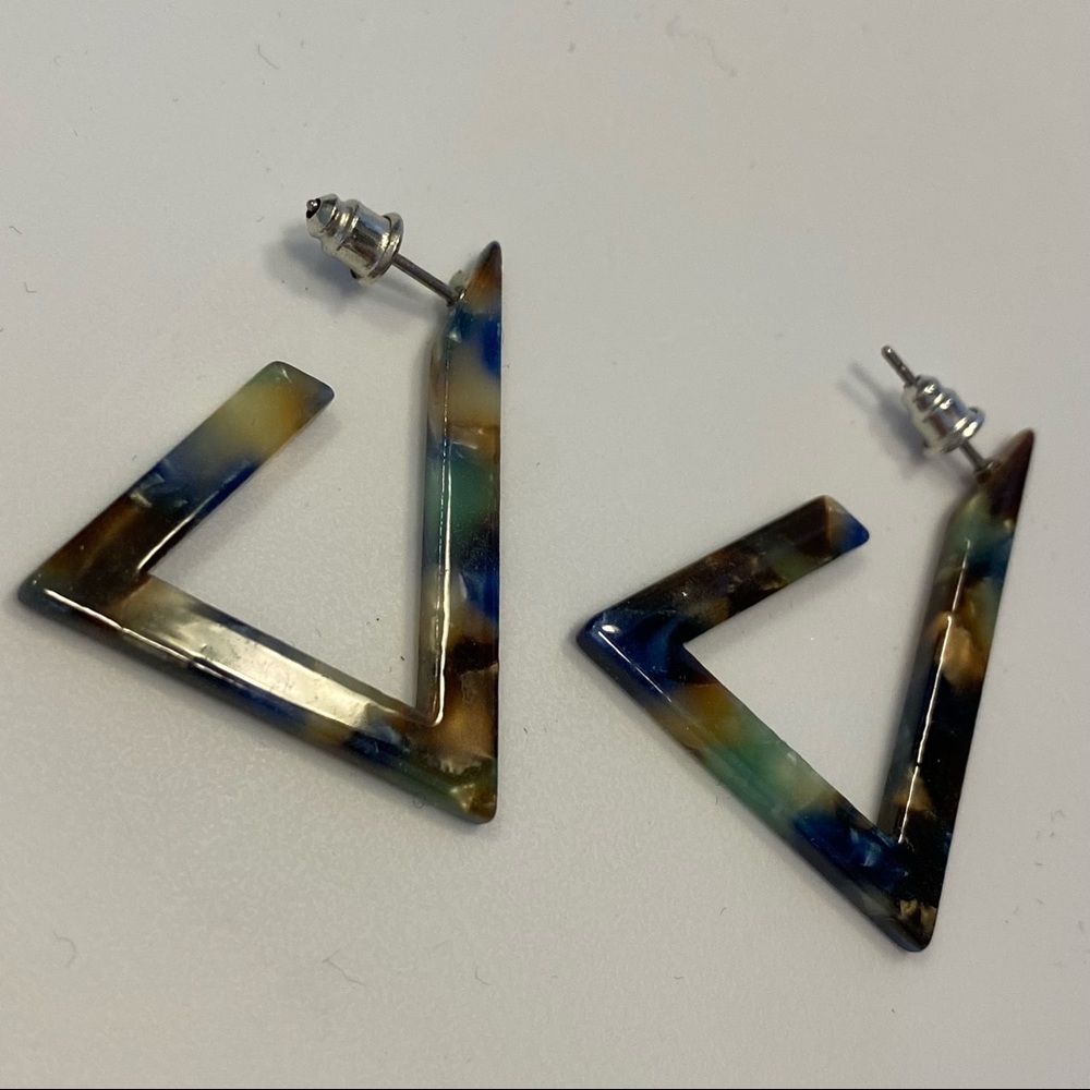 Resin Angle Earrings - Picture 5 of 9